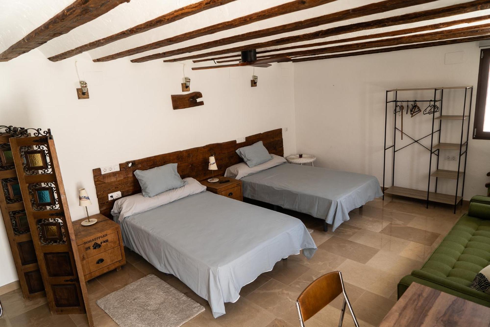 Cortijo Llanos Homestay *