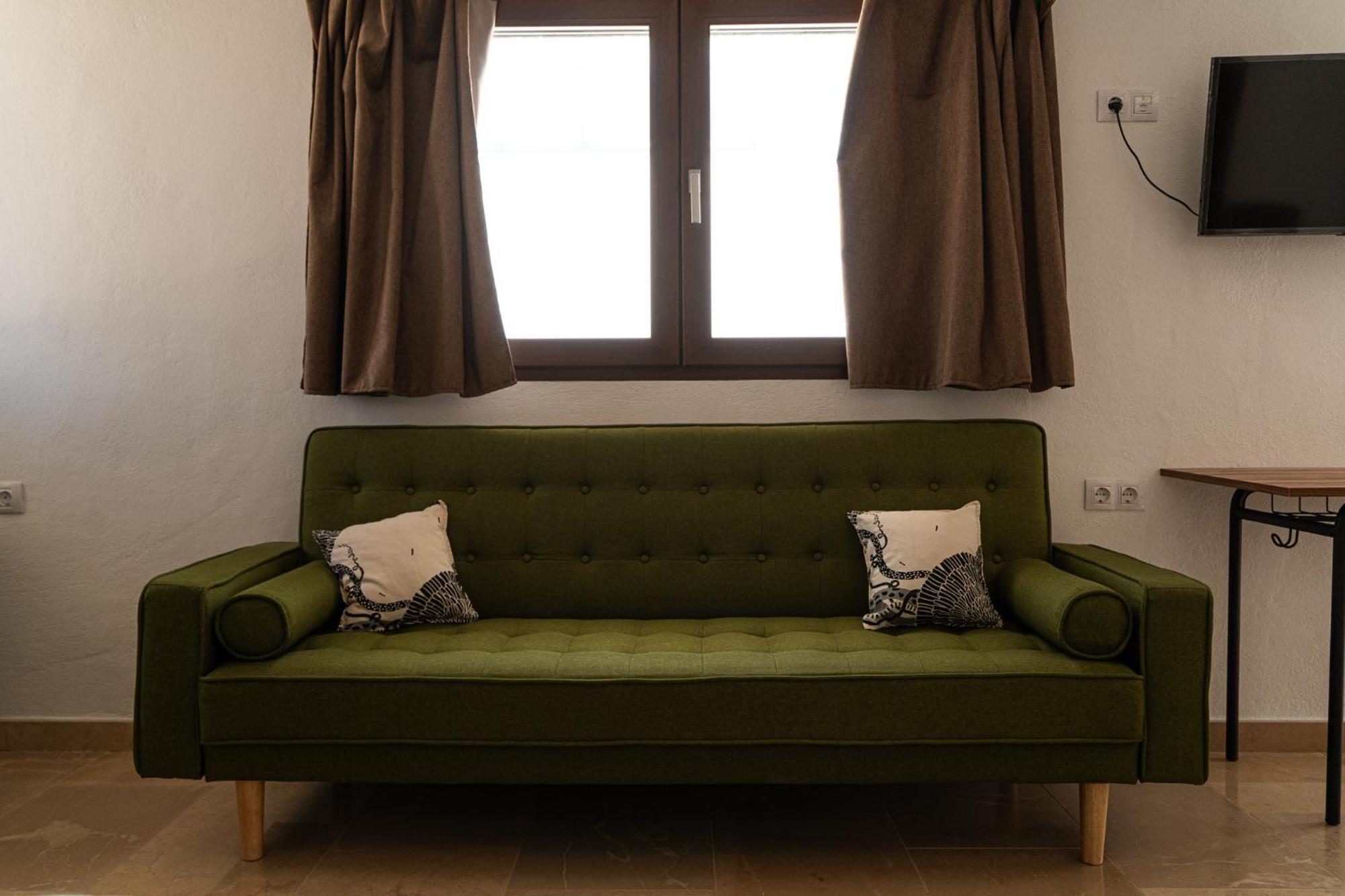 Cortijo Llanos Homestay *